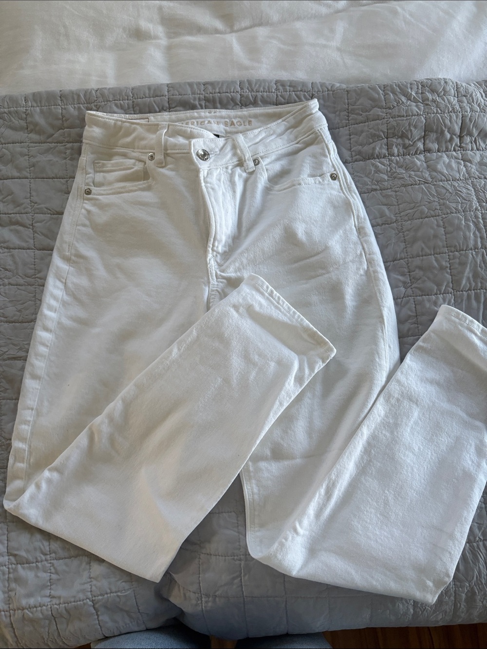 American Eagle Outfitters White High-Rise Straight Jeans